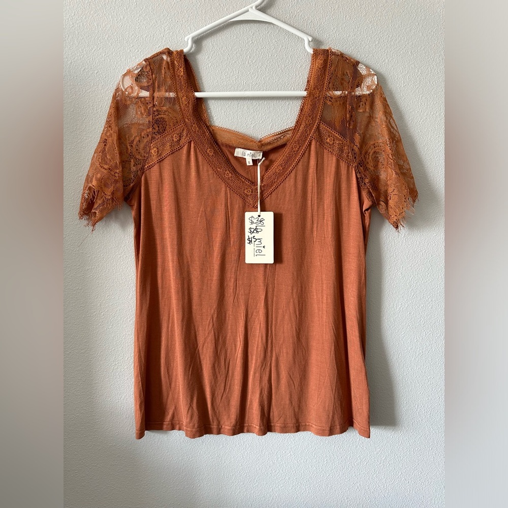 LA MIEL lace sleeve top!
